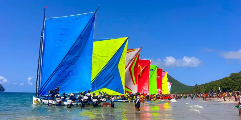 Tour des Yoles 2026 en catamaran : comment vivre la course depuis la mer en Martinique 